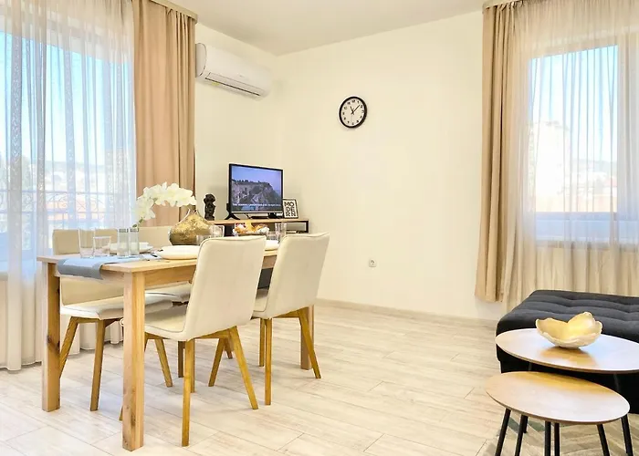 Central Apartment For 4 Guests Next To State Opera